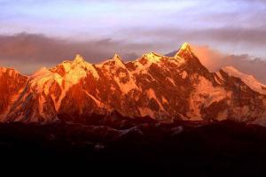Linzhi Namjagbarwa Mountain